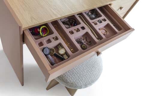 Osaka Makyaj Masası